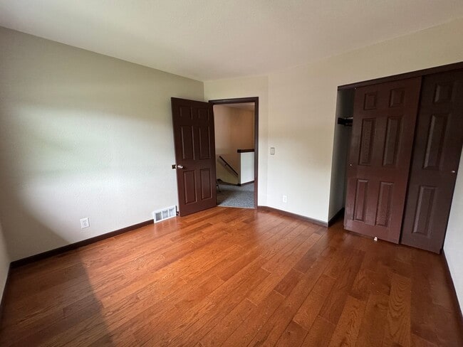 Building Photo - Your new Townhouse Awaits! 3 Bed / 1.5 Bat...