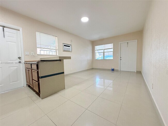 Building Photo - 326 NE 6th St