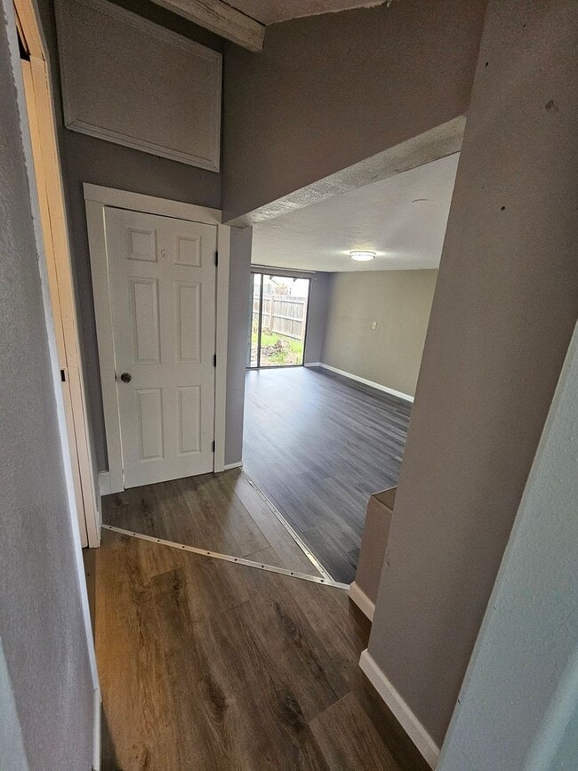 Building Photo - 2502001