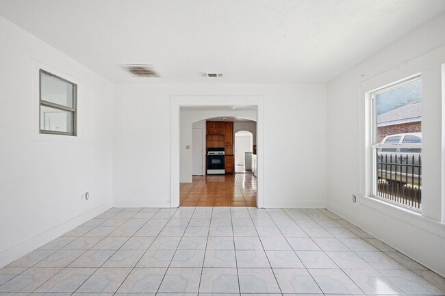 Building Photo - 2634 Emmett St