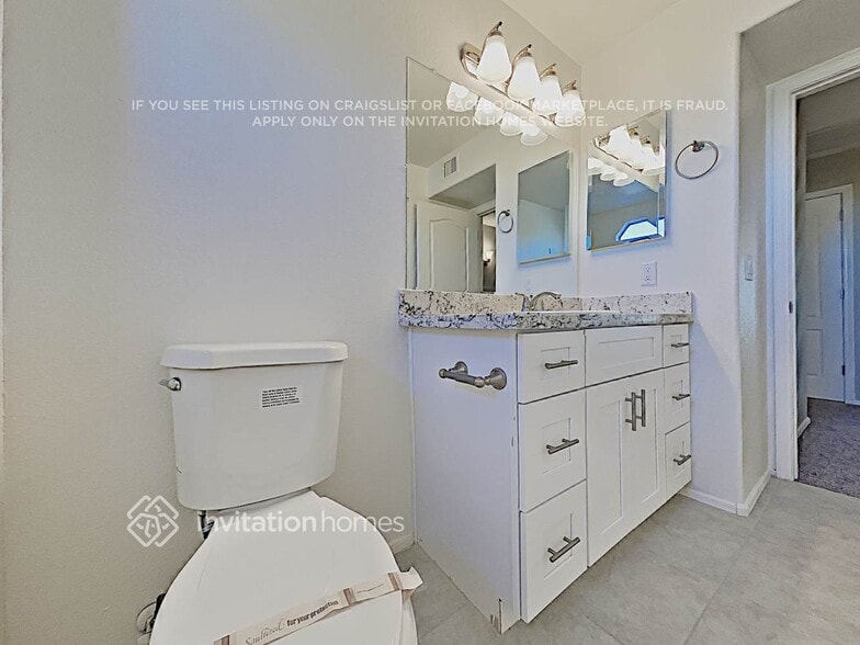 Building Photo - 605 E Devon Dr