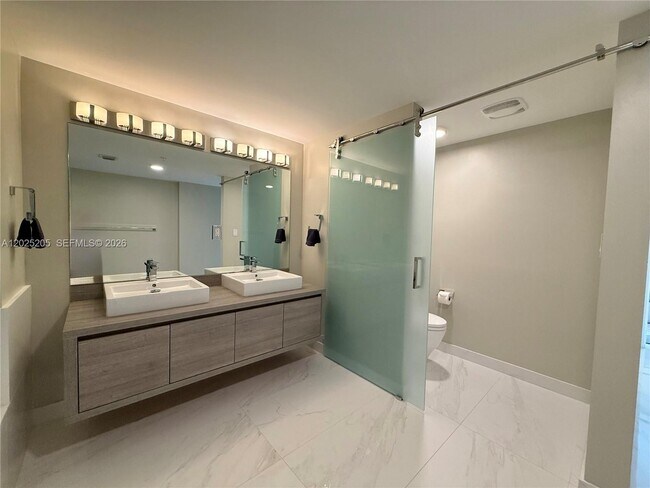Building Photo - 400 Sunny Isles Blvd