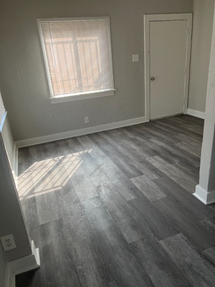 Building Photo - 1743 Sichel St