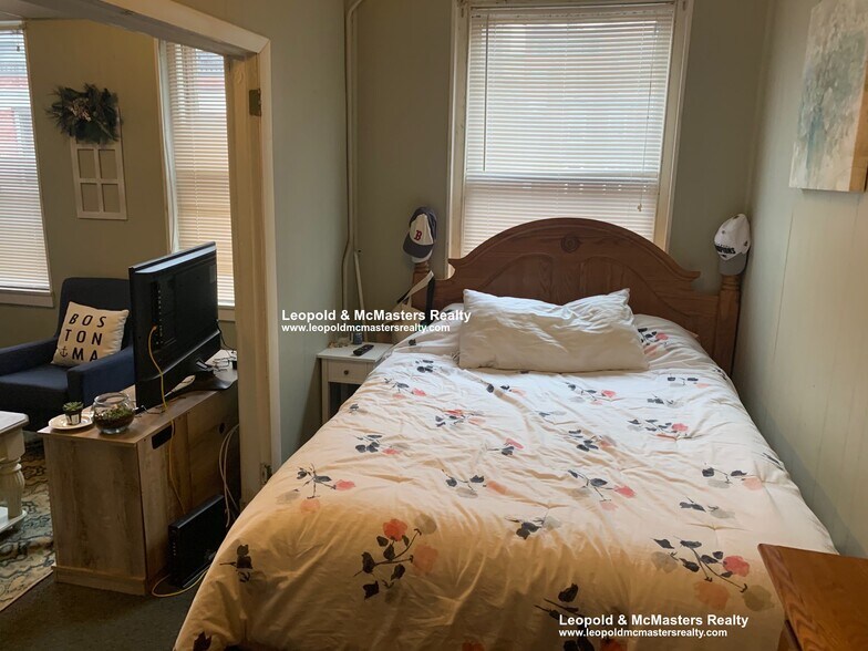 Building Photo - 47 Joy St