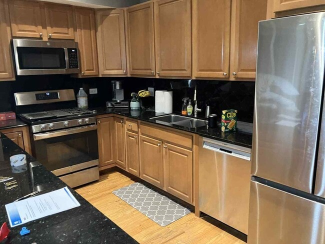 Building Photo - 612 S Western Ave