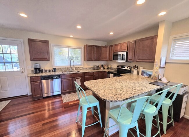 Building Photo - 108 N Gladden St