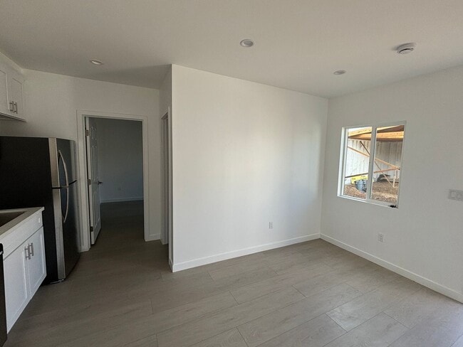 Building Photo - Eldora, 10313-10321 1/2