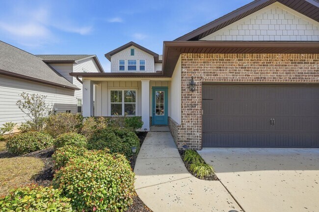 Building Photo - Stunning 4 Bedroom Home with Solar Energy & Private Pool!