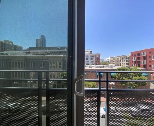 Building Photo - 450 J St