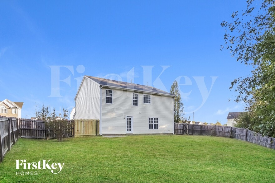 Building Photo - 612 Brassfield Dr