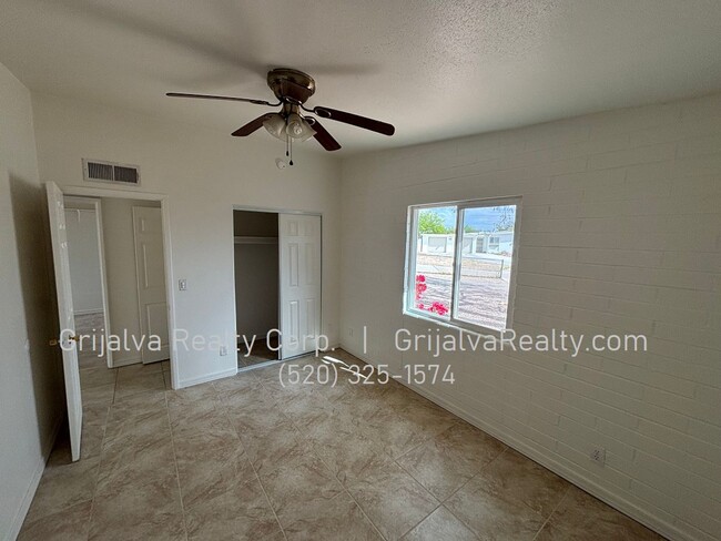 Building Photo - 3 Bedroom, 2 Bath House for Rent on the Eastside (Irvington/Kolb)