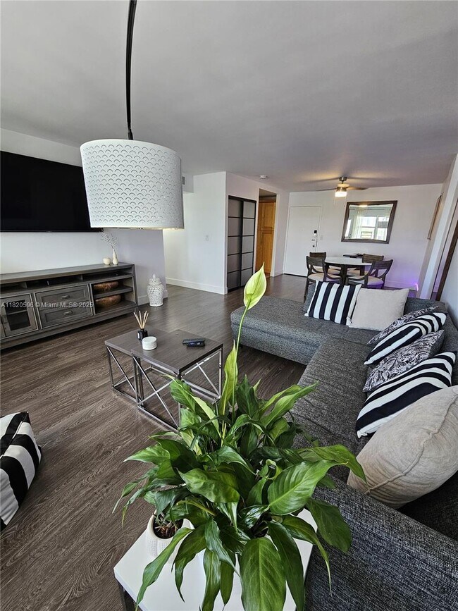 Building Photo - 401 Golden Isles Dr