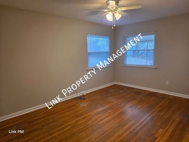 Building Photo - 3731 Knollwood Dr