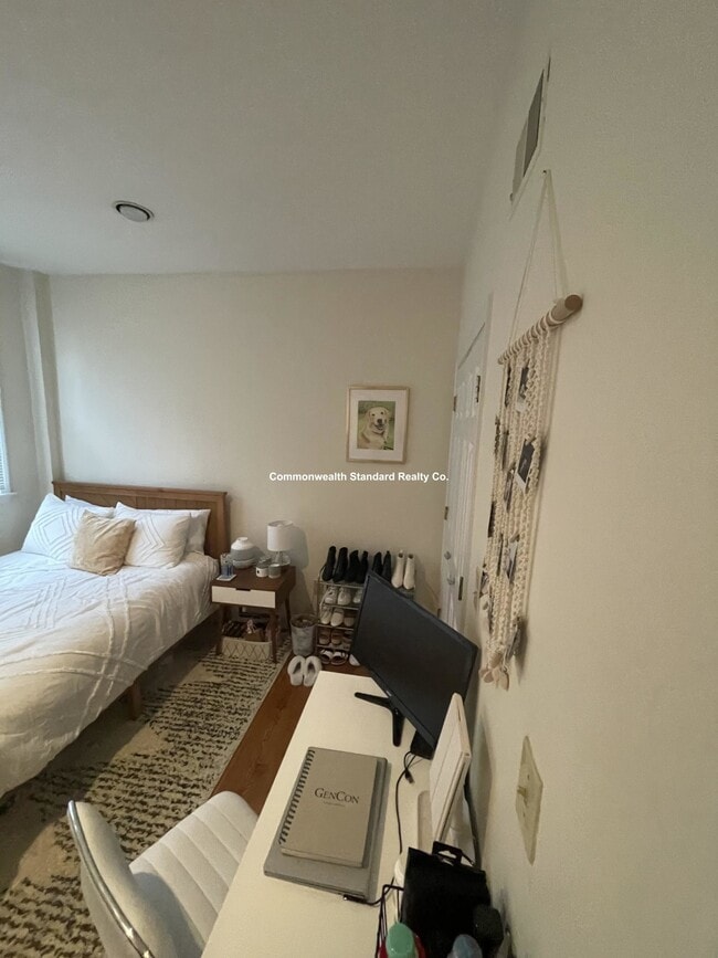 Building Photo - 550 E 3rd St