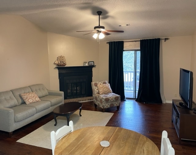 Living Room - 6610 Willow Pointe NW