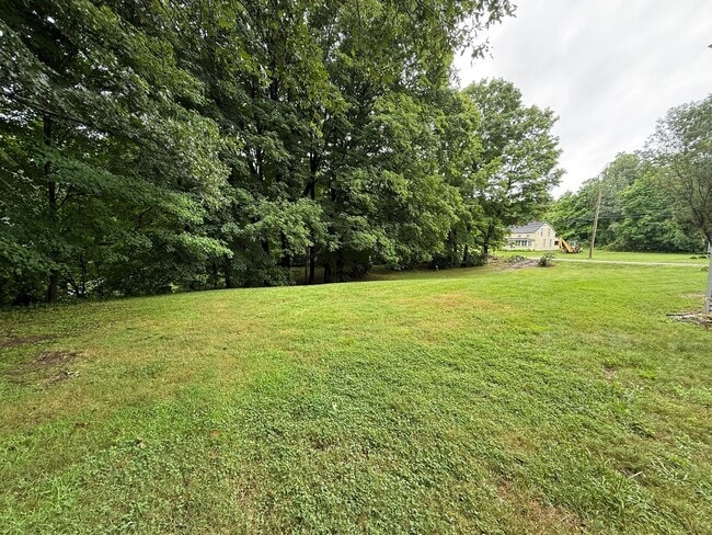 Building Photo - Beautiful 3 Bed, 1 Bath Single Family for Rent in Broad Brook!