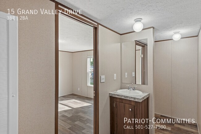 Building Photo - 15 Grand Valley Dr