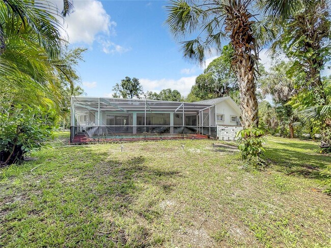 Building Photo - 1751 SW 30th Pl
