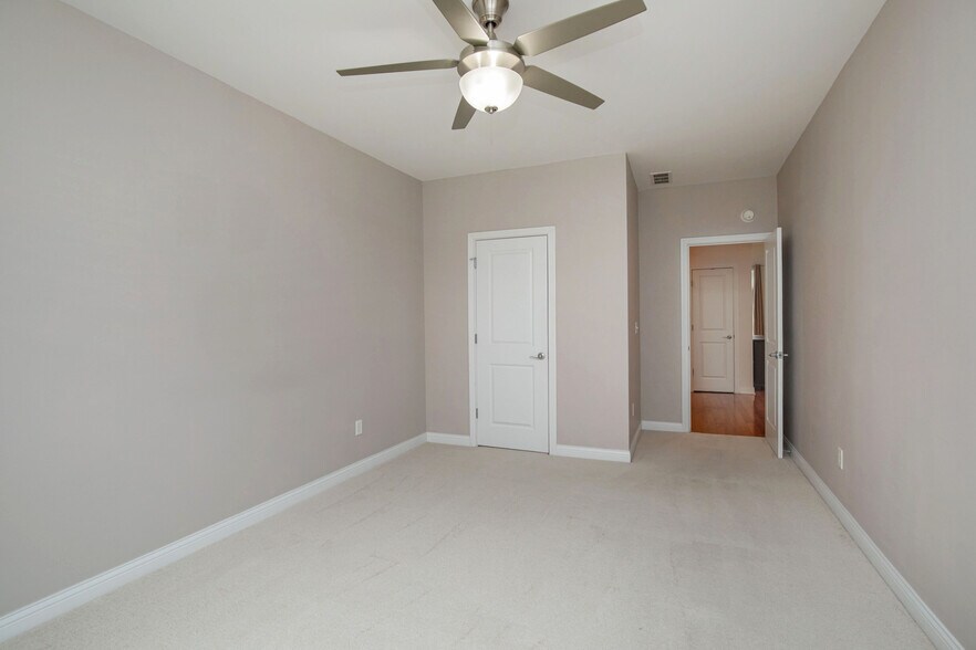 Building Photo - 517 N Park Ave