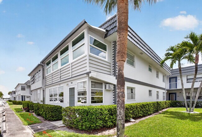 Building Photo - 321 Saxony Trail