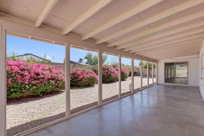 Building Photo - Updated South Scottsdale Gem Near Old Town – No HOA!