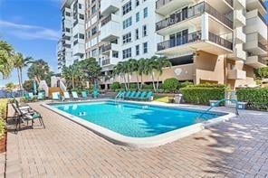 Building Photo - 1150 Hillsboro Mile