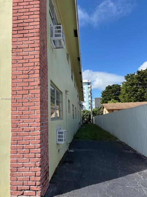 Building Photo - 13 NE 2nd Ave