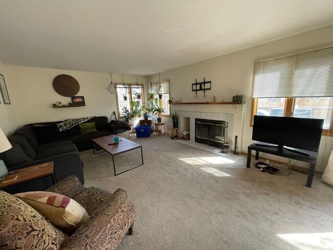 Building Photo - Spacious 4b/3ba House in North Boulder! Available NOW!