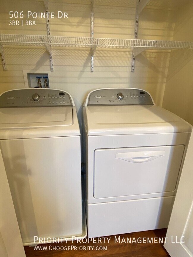 Building Photo - 506 Pointe Dr