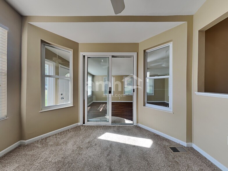 Building Photo - 7301 Blackstone Dr