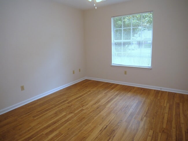 Building Photo - 428 Richview Park Cir W
