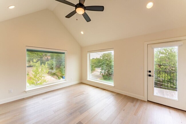 Building Photo - Modern Elegance in Austin: 4BR/3BA Sanctuary with Stylish Design and Inviting Ambiance!