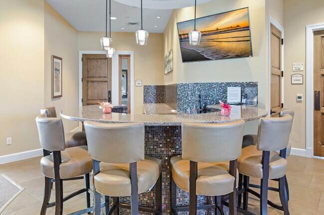 Building Photo - 758 SE Courances Dr