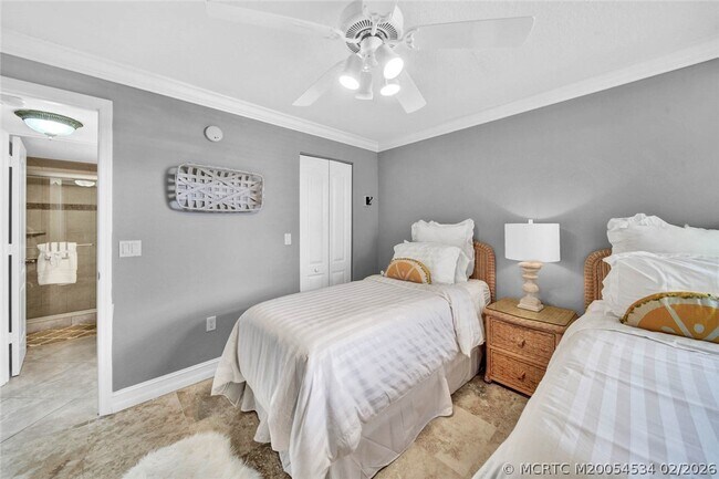 Building Photo - 10680 S Ocean Dr