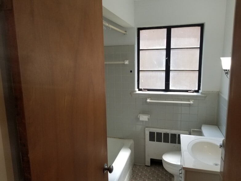 Building Photo - 6118 Dryden Ave