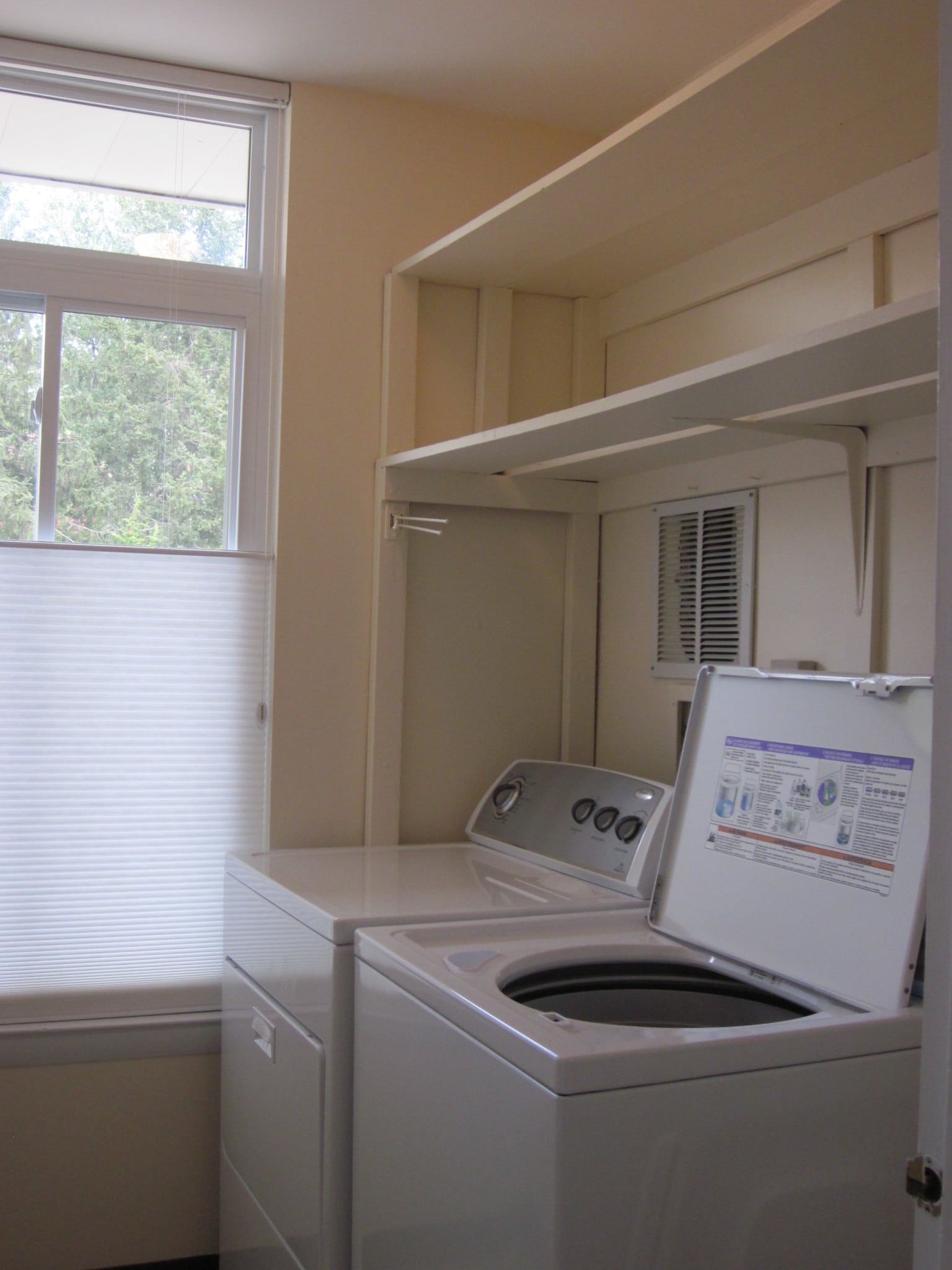 laundry with storage - 658 15th St S