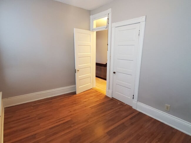 Building Photo - Historic eastside townhome
