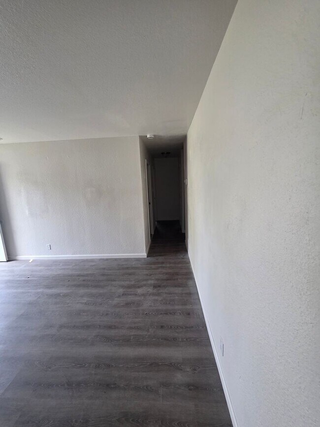 Building Photo - Beautiful 4bd/1bth