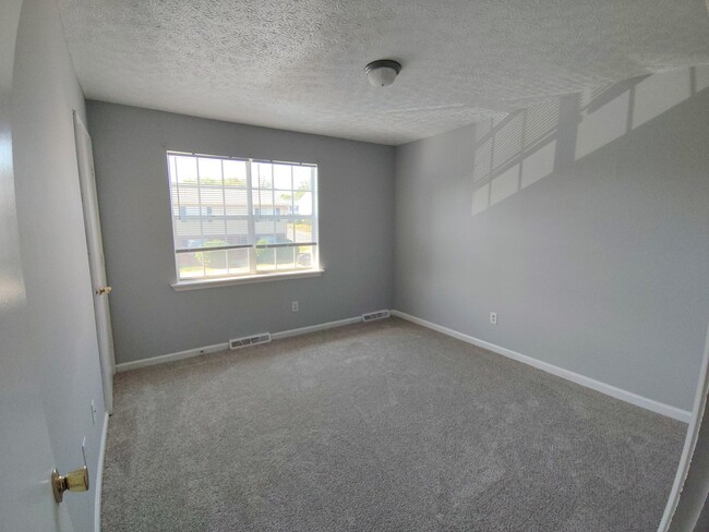 Building Photo - 30 Fonda Dr