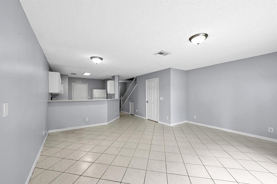 Building Photo - 8658 S Southgate Shores Cir