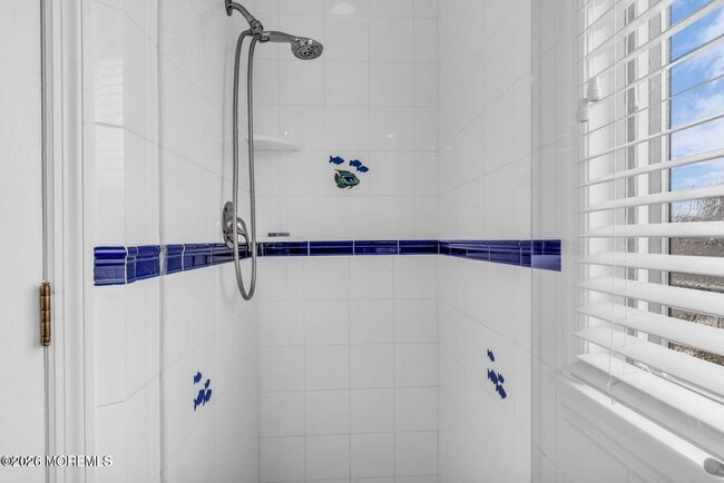 Building Photo - 6 Cook St