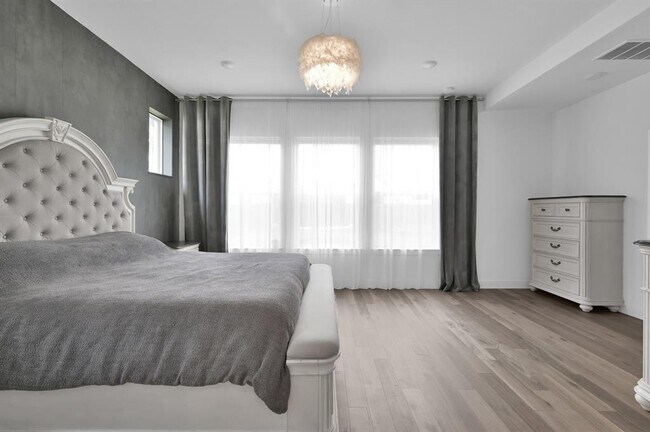 Building Photo - 2807 Kingly Pne Trl