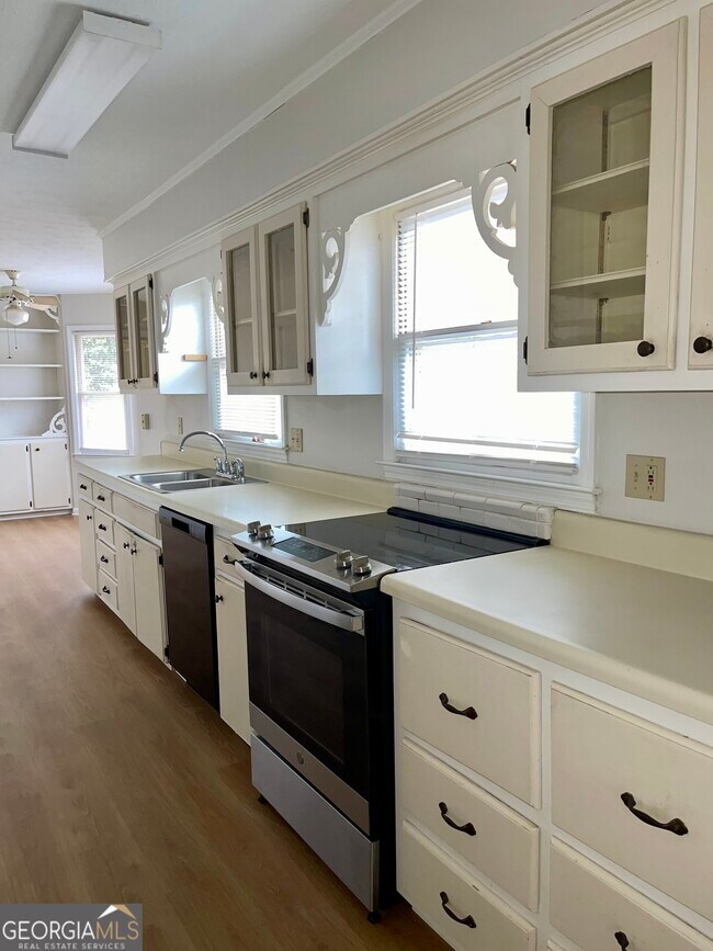 Building Photo - 764 Hemphill Rd