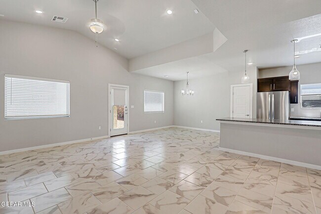 Building Photo - 12616 Zollinger Ave