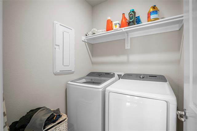 Building Photo - 2093 Almassera Dr