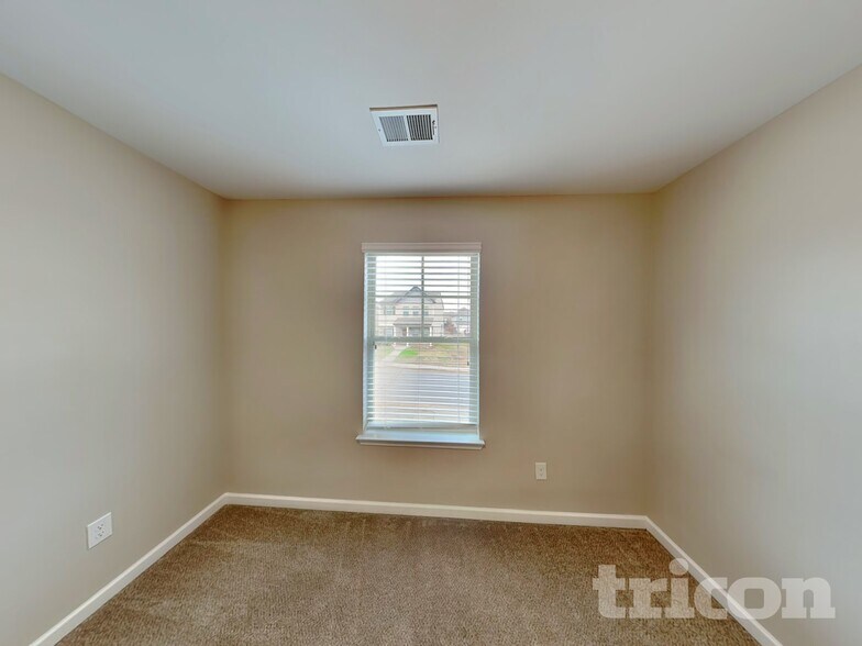 Building Photo - 203 Magnaview Dr