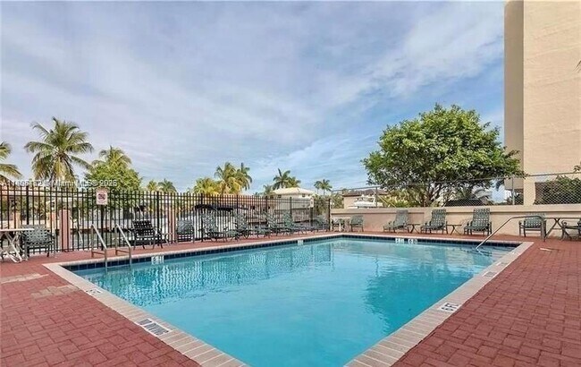 Building Photo - 2903 N Miami Beach Blvd
