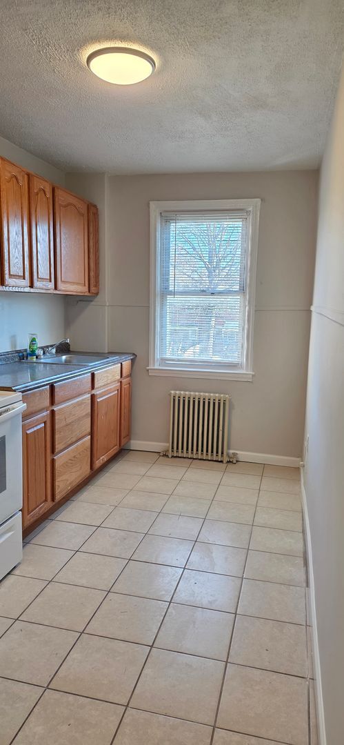 Building Photo - 1 Bedroom Upper Unit in Dundalk