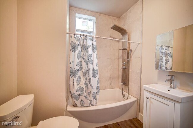 Building Photo - 1 br, 1 bath Townhome - 655 E Wishart St