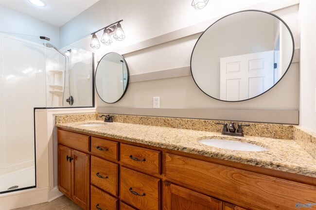 Building Photo - 525 W Mossyleaf Dr SW